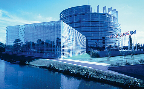 Brüsszel kiéheztetne minket