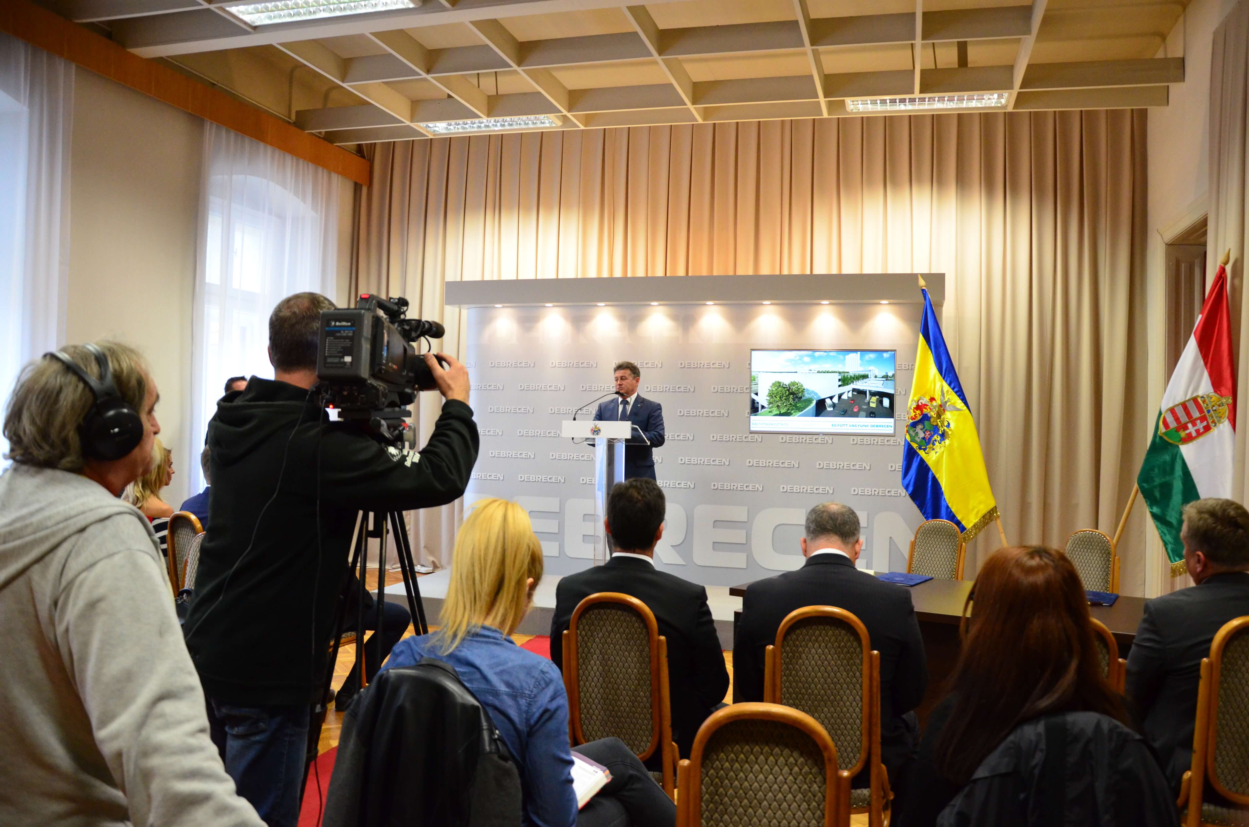 Mérföldkő: Debrecenben épül meg a Modern Városok program keretében először az intermodális közösségi közlekedési központ