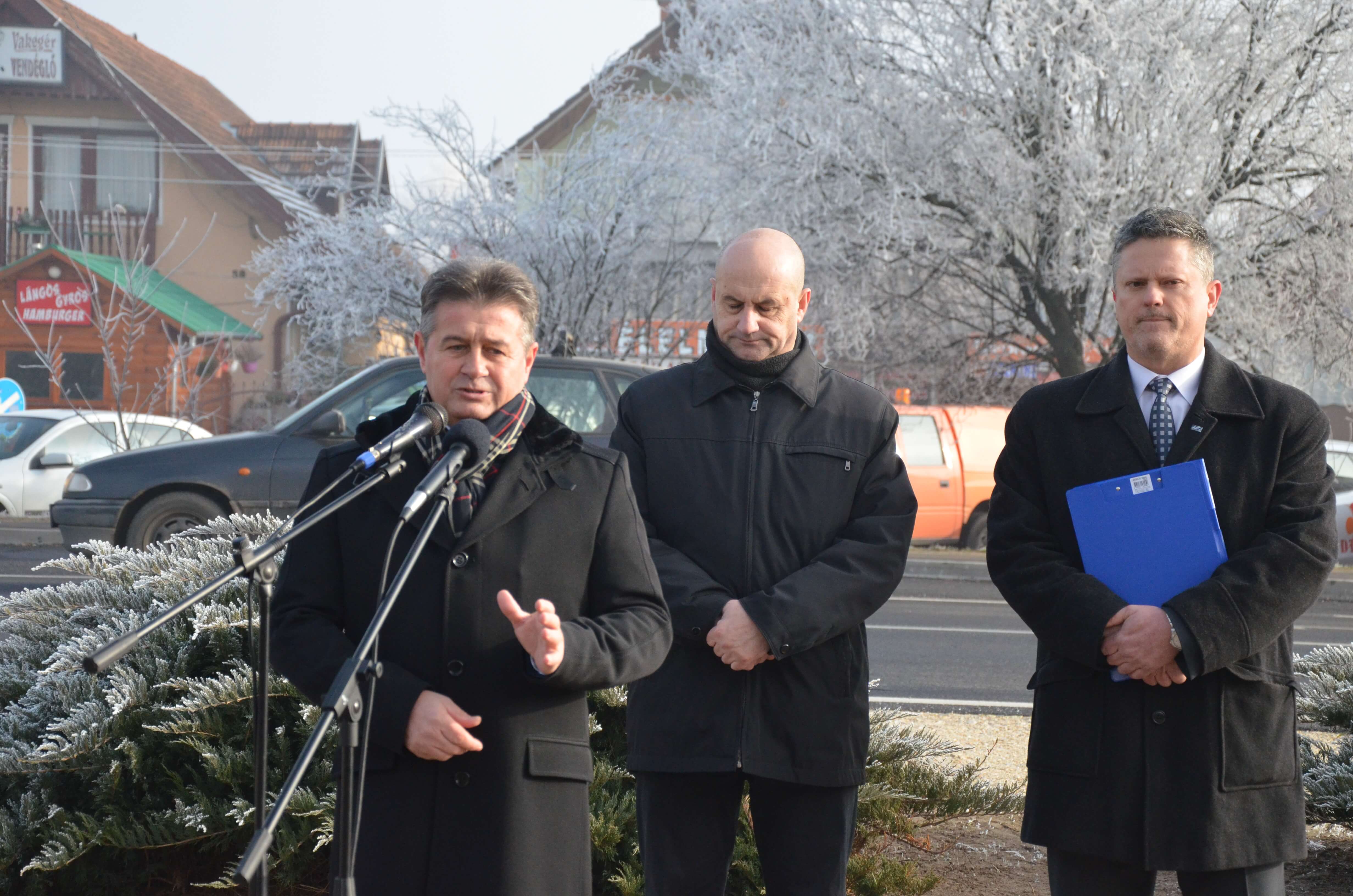 Átadták a 4-es főút felújított szakaszát